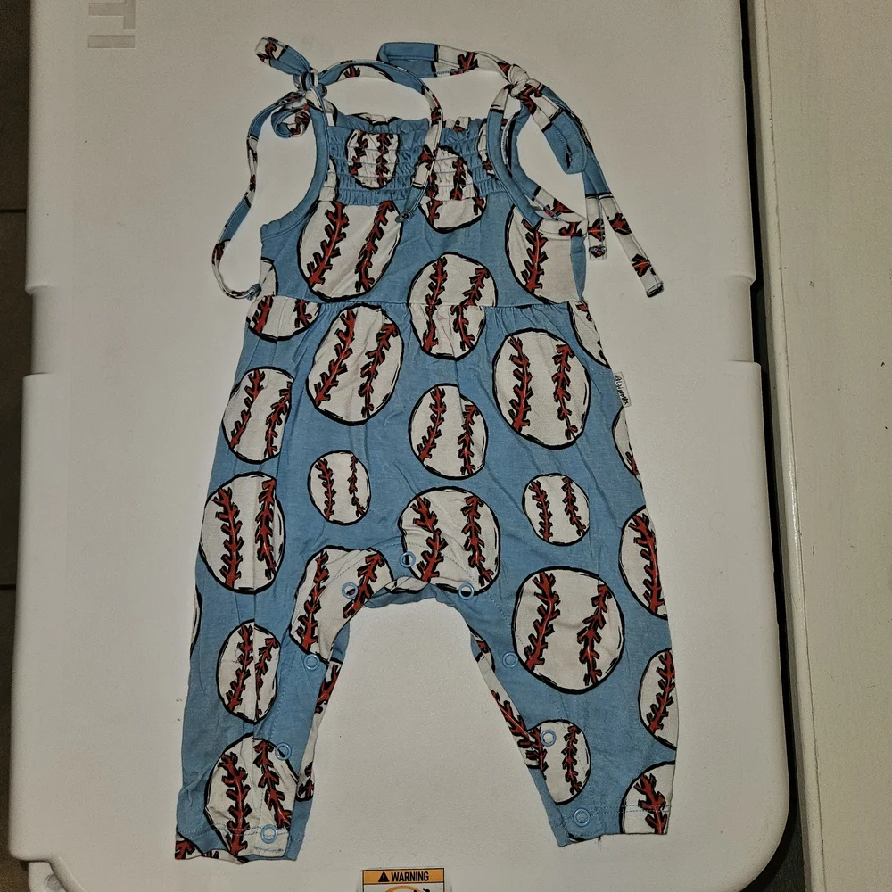 Gigi and Max Bamboo Baseball Print Kids Bodysuit Romper Sz 0-6 months